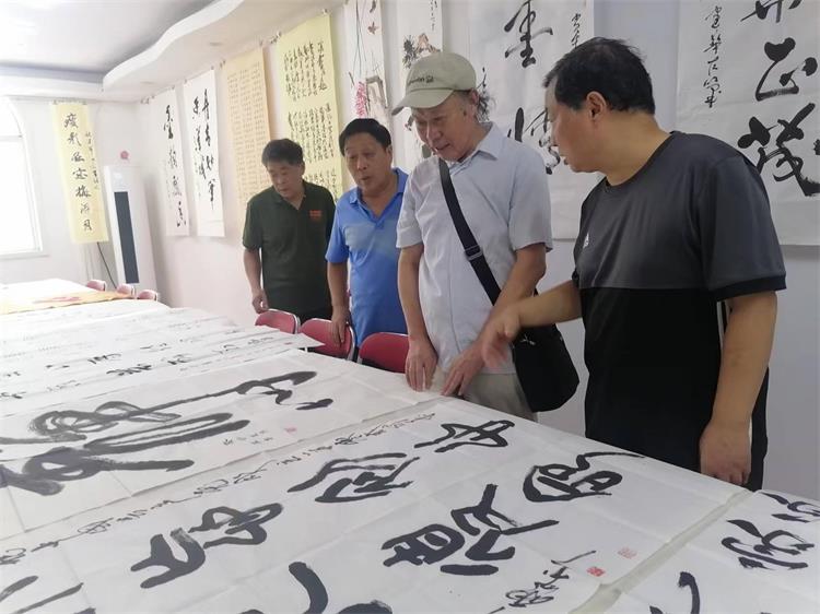 河南中州书画院许昌分院召开研讨笔会